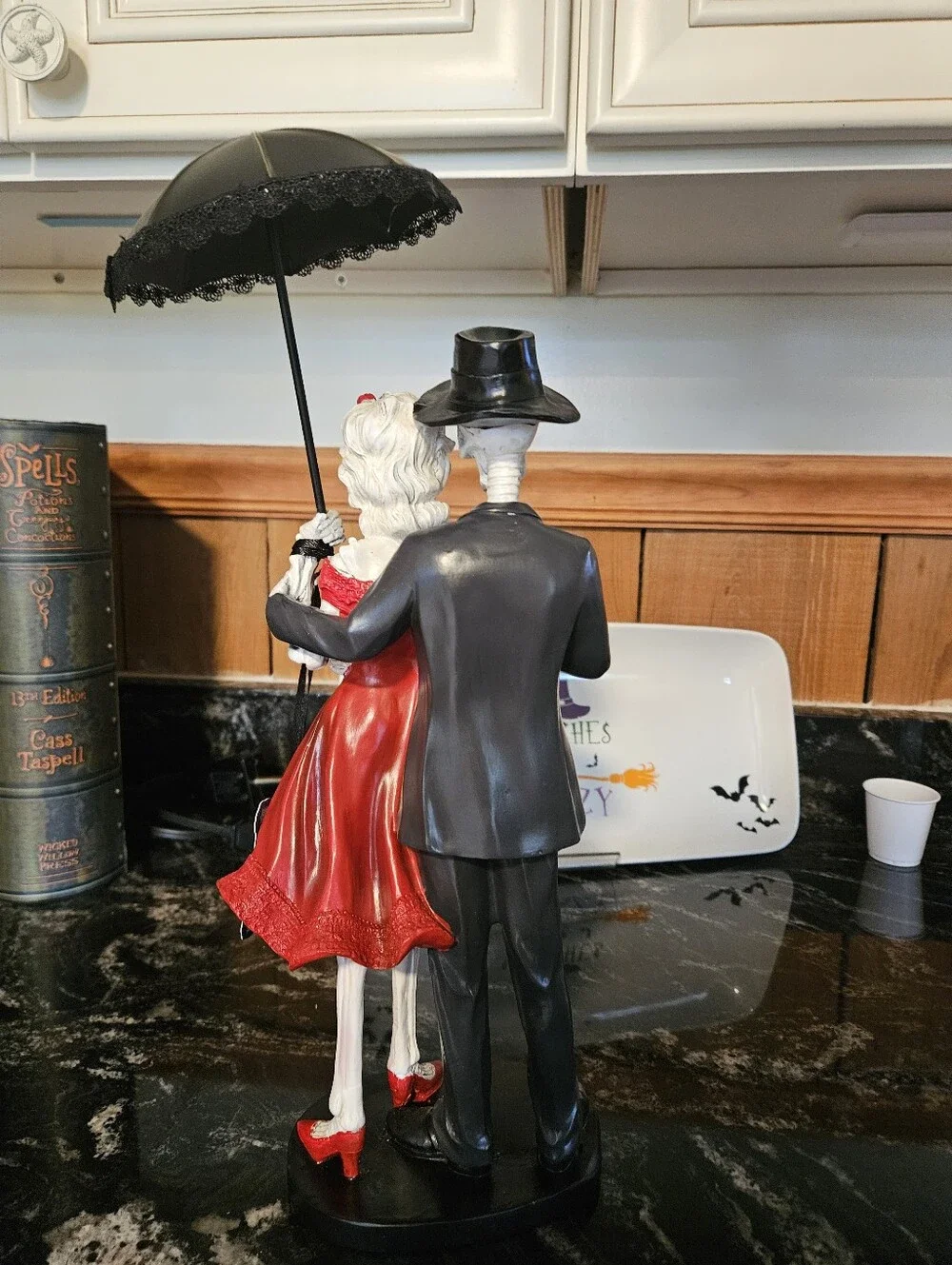 Nww! Halloween Skeleton Well Dressed Couple With Metel Umbrella